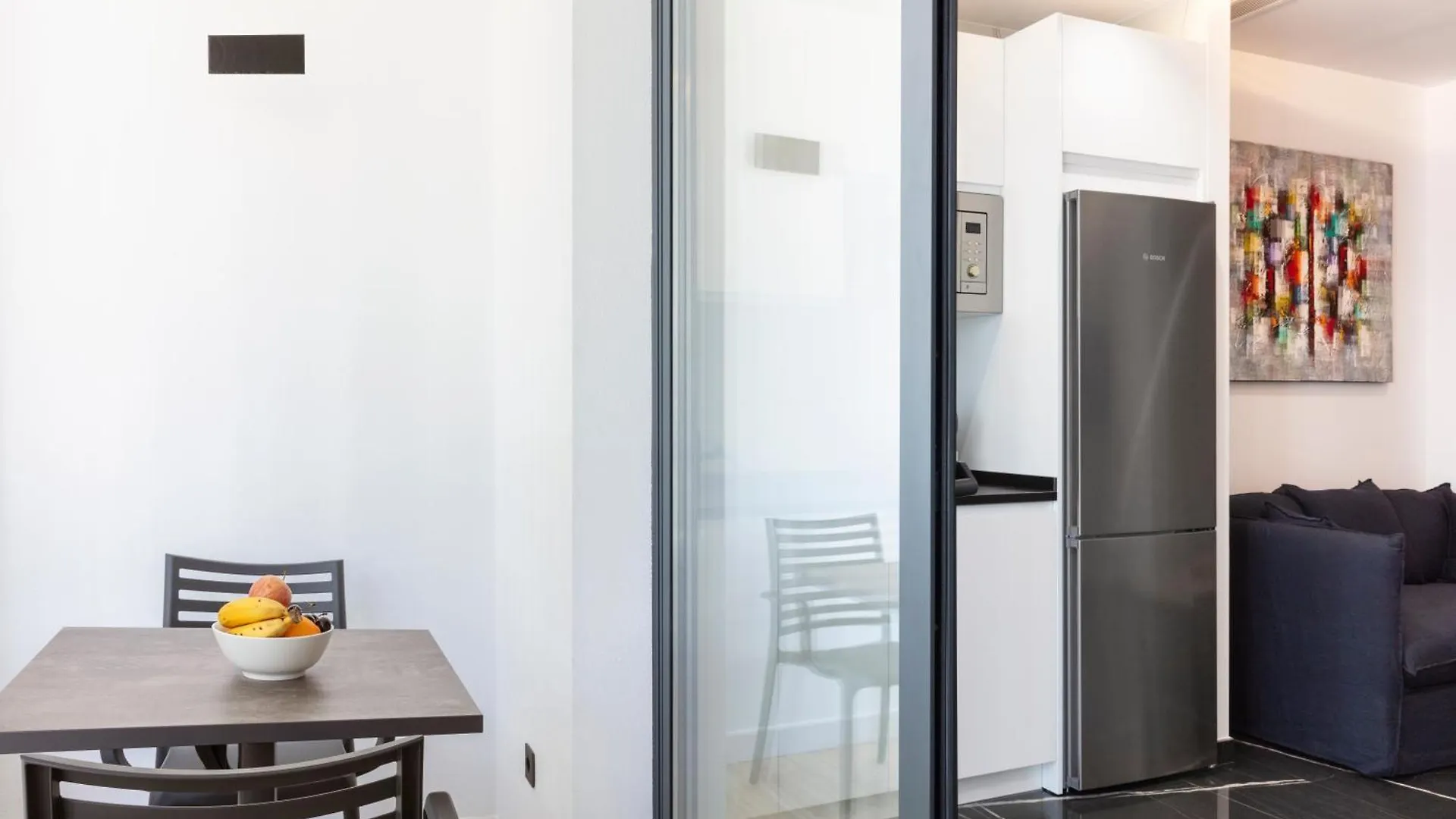 Un Acogedor Complejo Compuesto De 5 Apartamentos Barbate