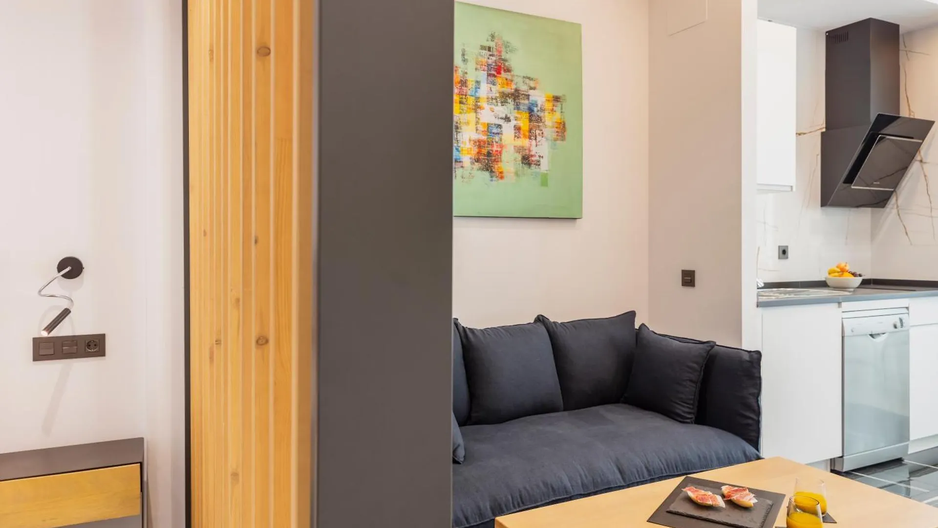 Un Acogedor Complejo Compuesto De 5 Apartamentos Barbate