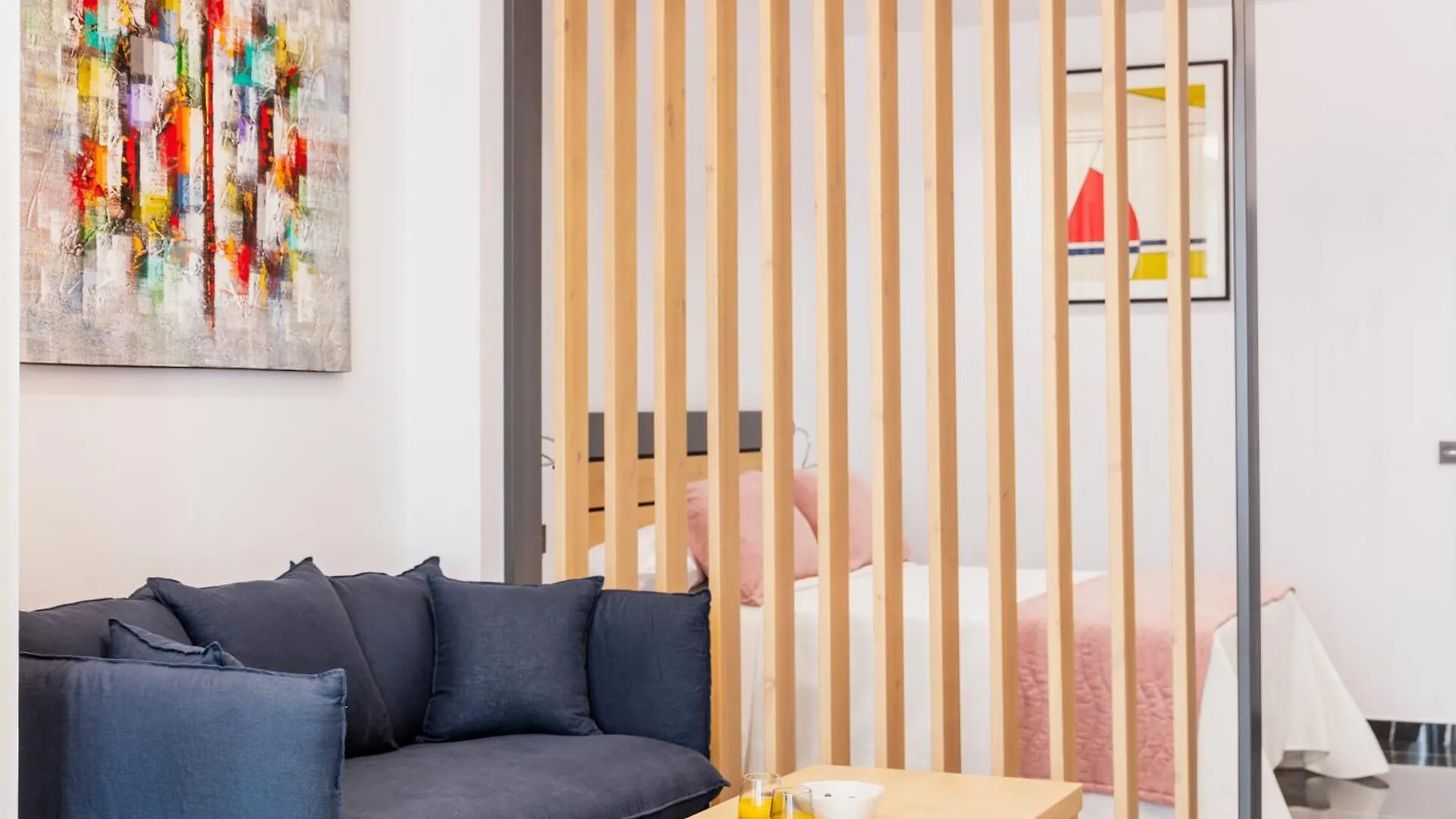 Un Acogedor Complejo Compuesto De 5 Apartamentos Barbate