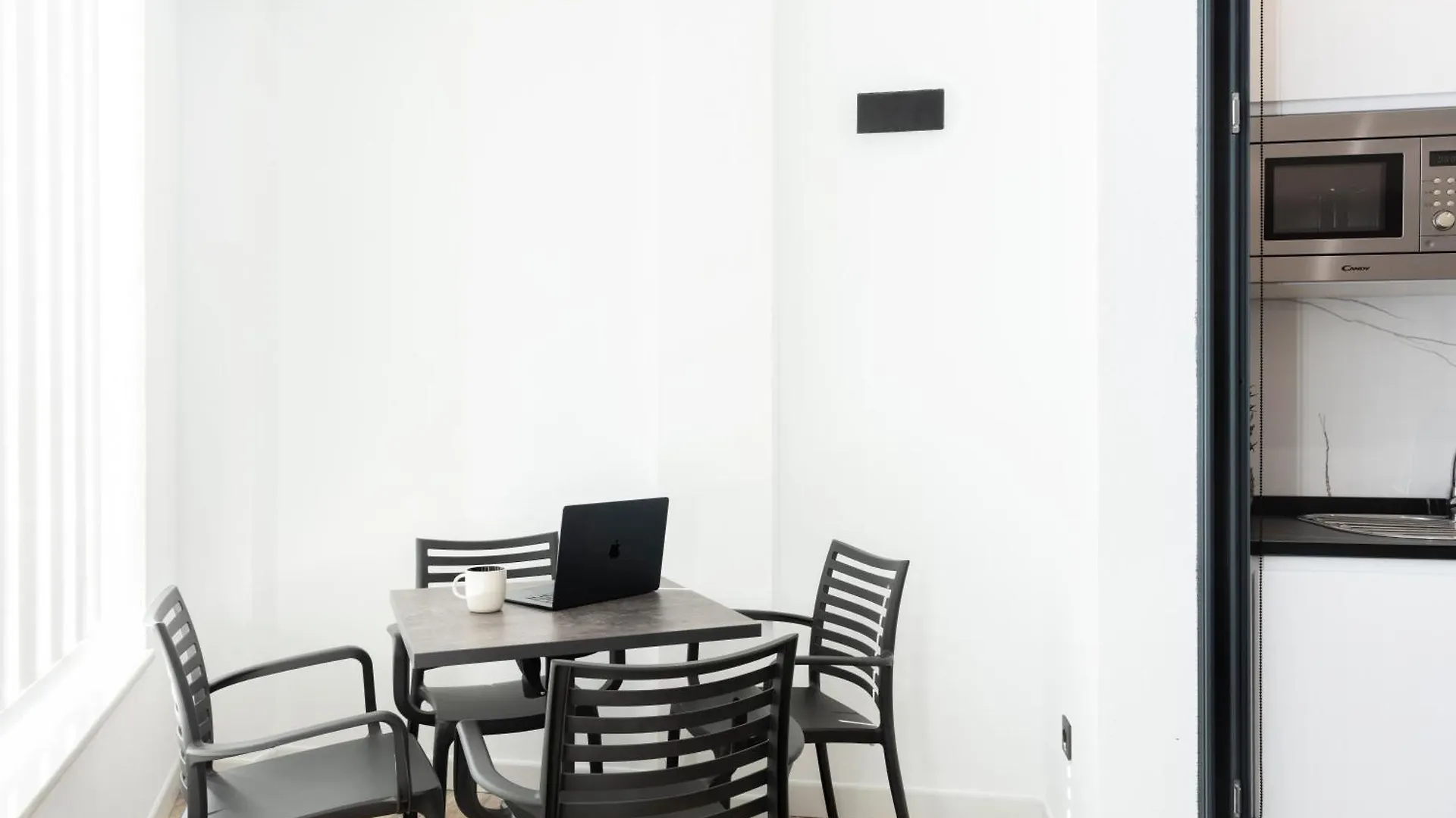 Un Acogedor Complejo Compuesto De 5 Apartamentos Barbate Spanien