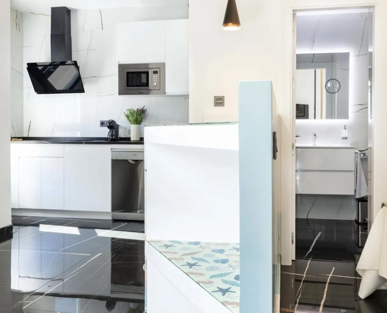 Un Acogedor Complejo Compuesto De 5 Apartamentos Barbate