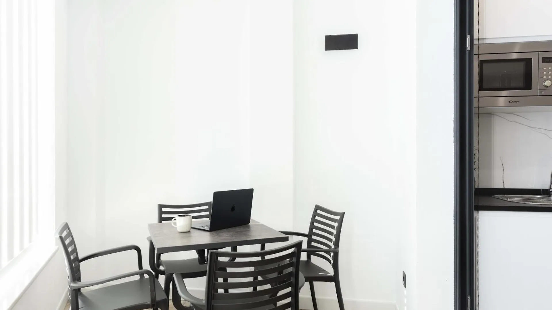 Un Acogedor Complejo Compuesto De 5 Apartamentos Barbate
