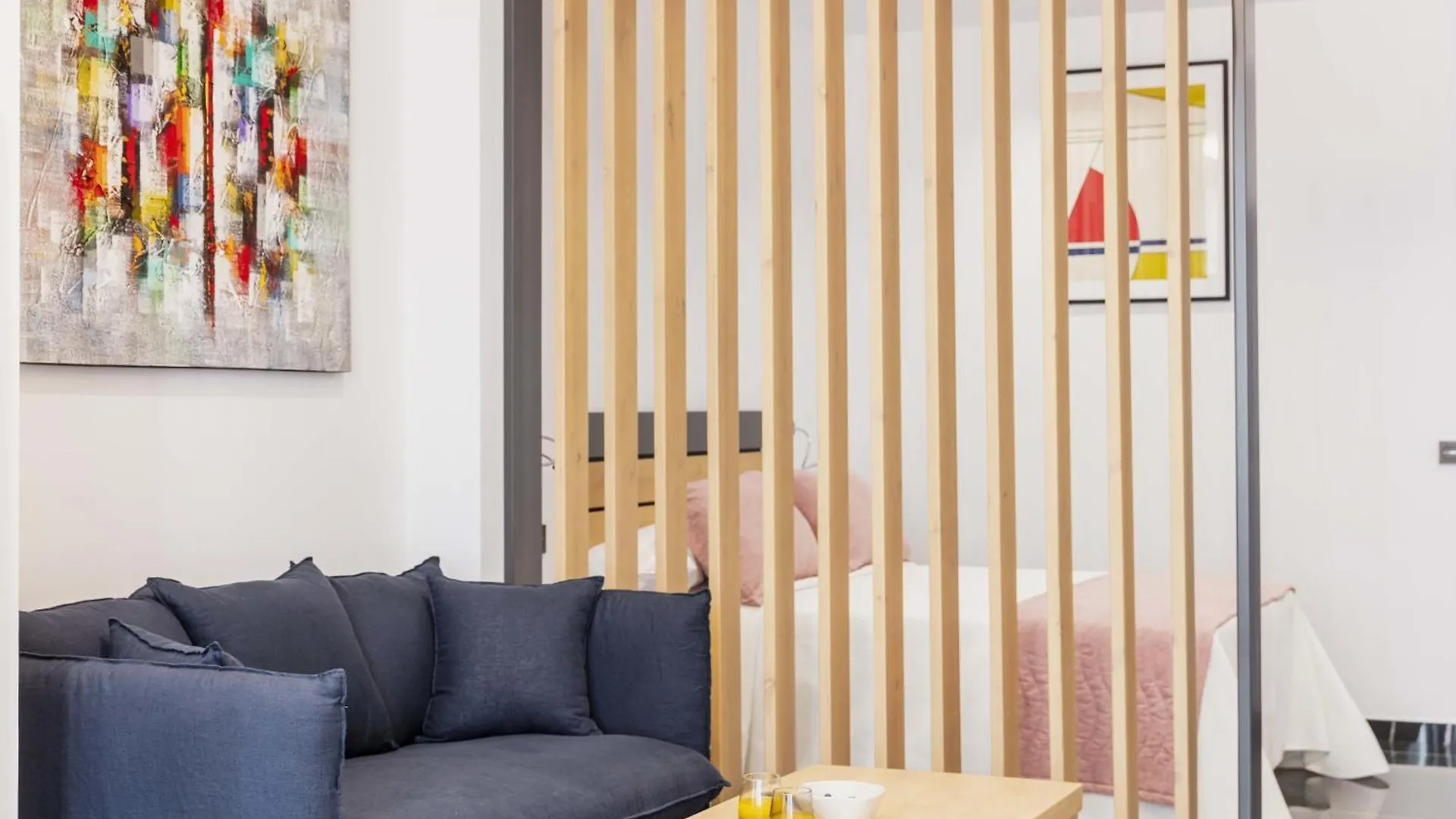 Un Acogedor Complejo Compuesto De 5 Apartamentos Barbate
