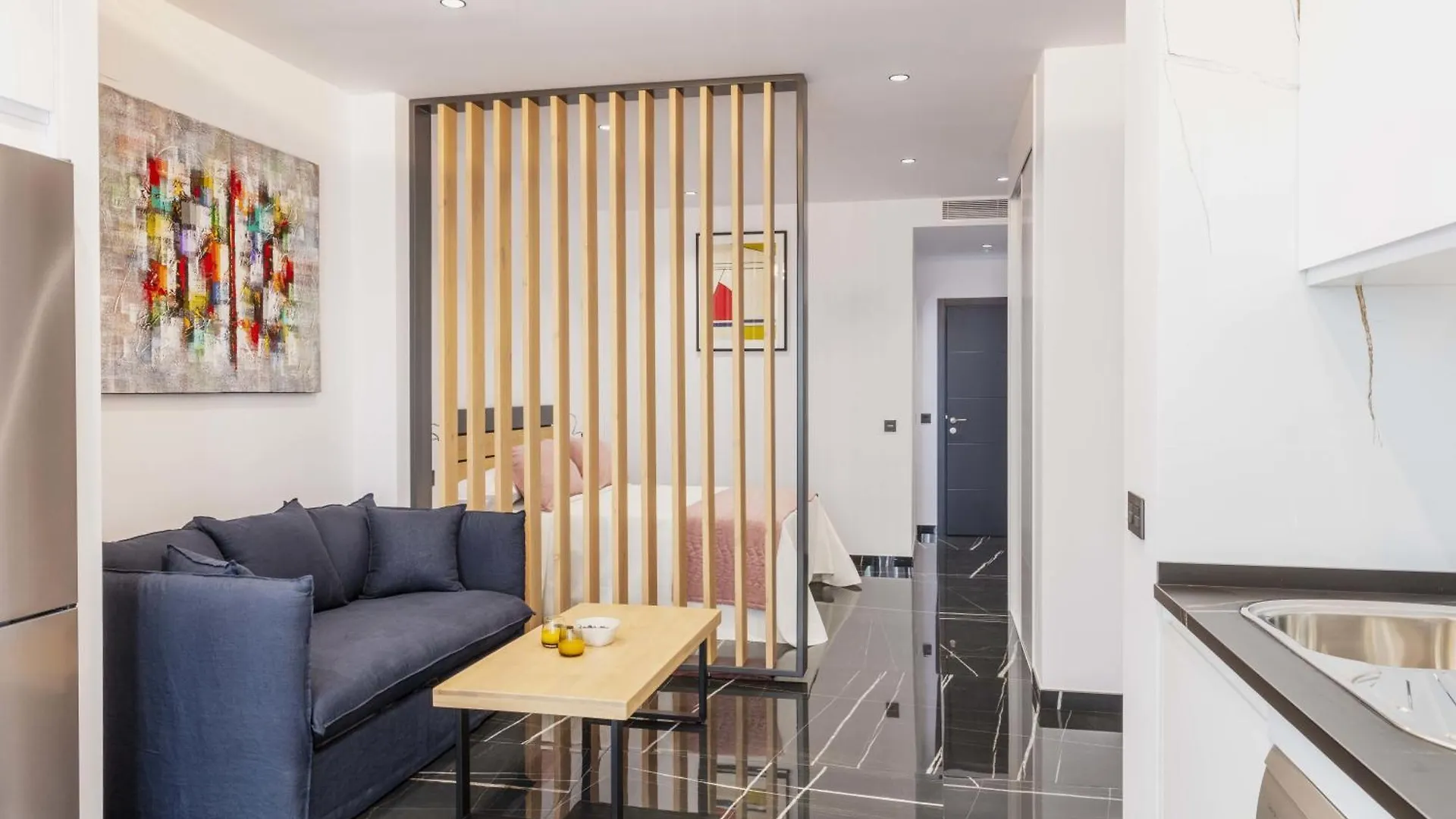Un Acogedor Complejo Compuesto De 5 Apartamentos Barbate Spanien