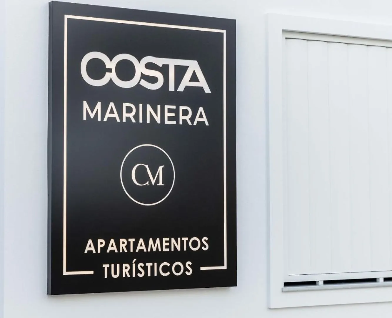 Un Acogedor Complejo Compuesto De 5 Apartamentos Barbate Spanien