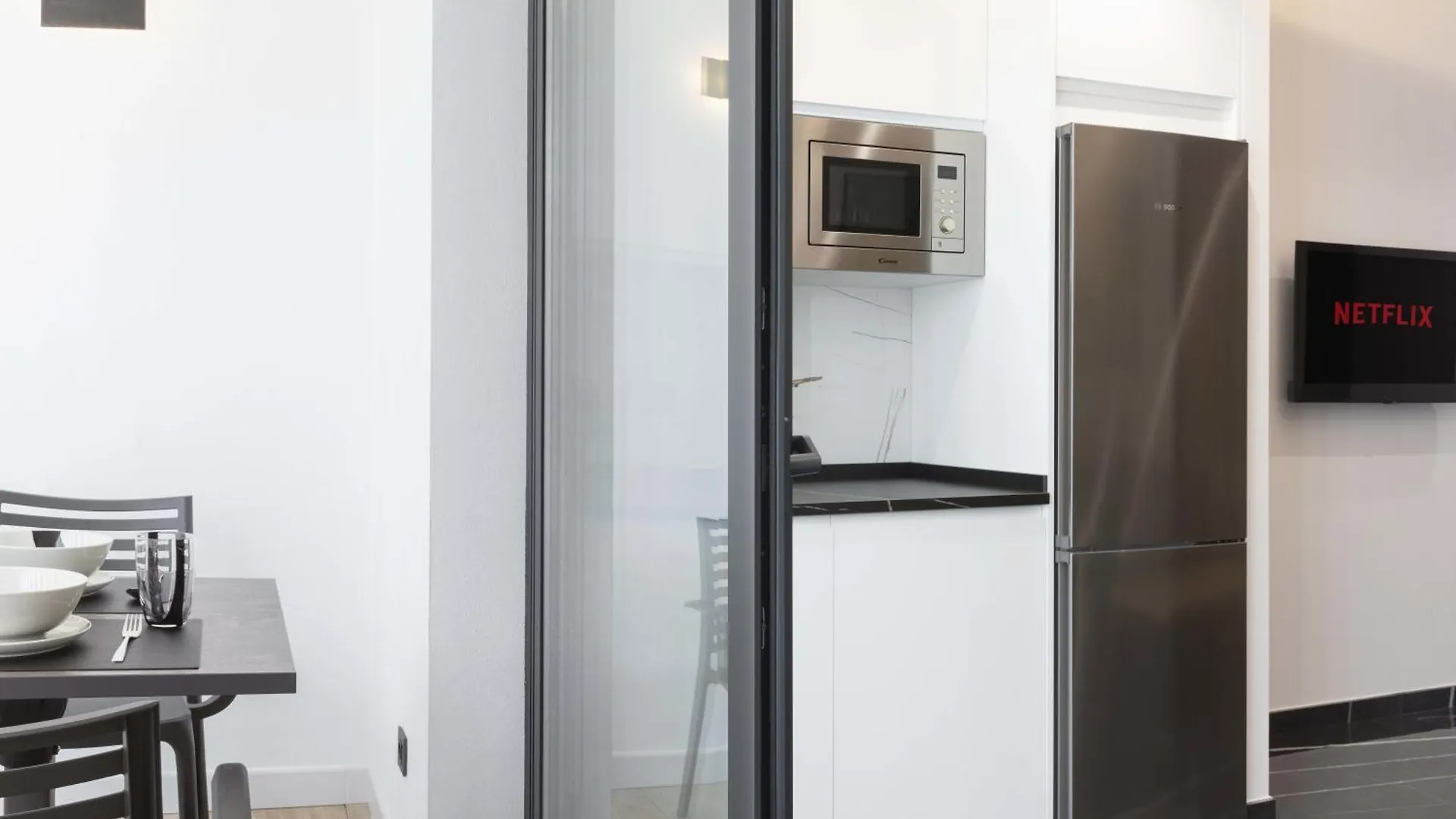 Un Acogedor Complejo Compuesto De 5 Apartamentos Barbate Spanien