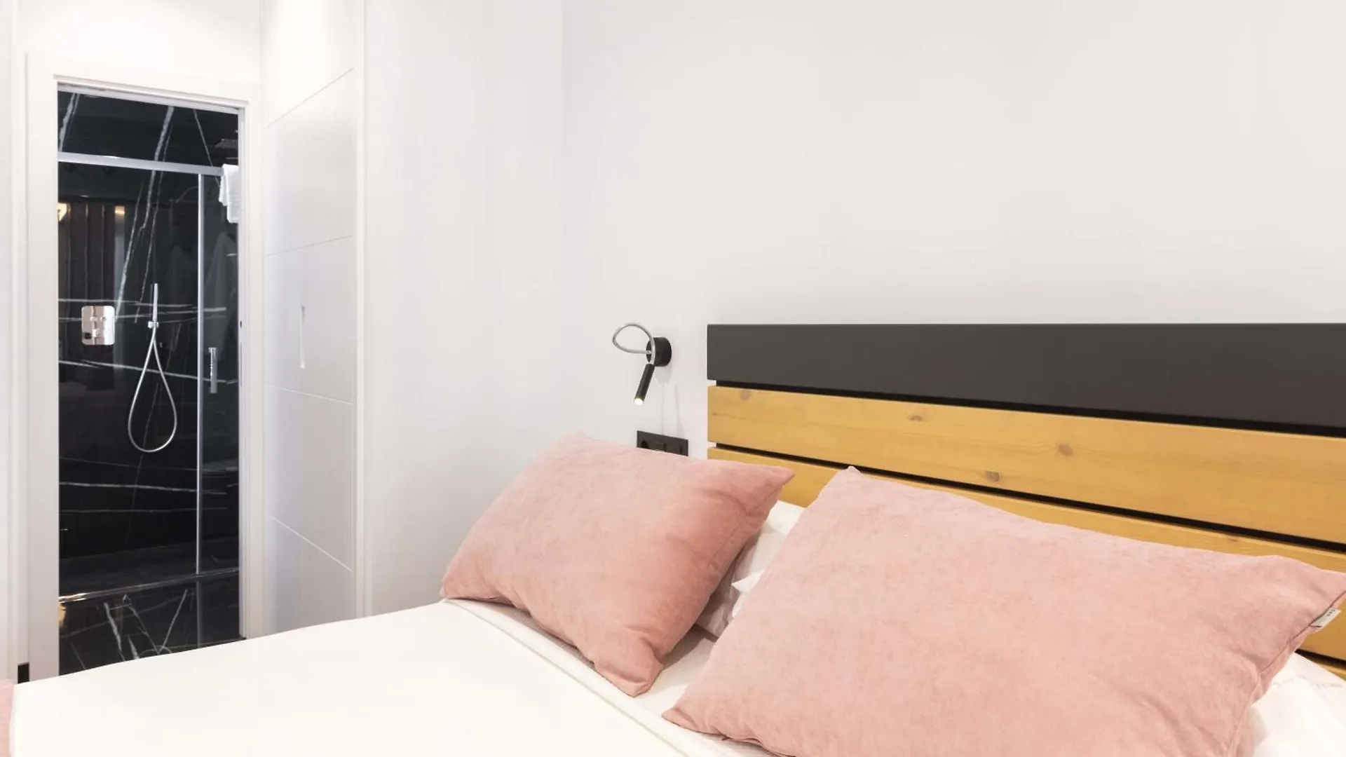 Un Acogedor Complejo Compuesto De 5 Apartamentos Barbate 0*,