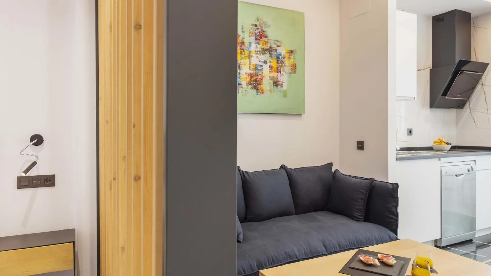 Un Acogedor Complejo Compuesto De 5 Apartamentos Barbate