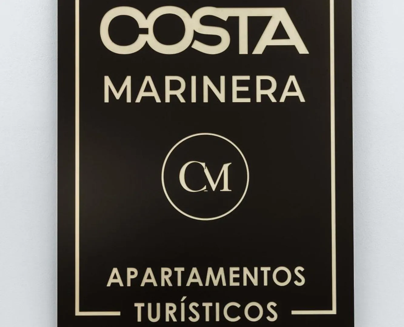 Un Acogedor Complejo Compuesto De 5 Apartamentos Barbate